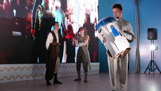 По мотивам «Звёздных войн»: четвёртый курс открыл программу фестиваля «Студенческая весна» в Амурской ГМА