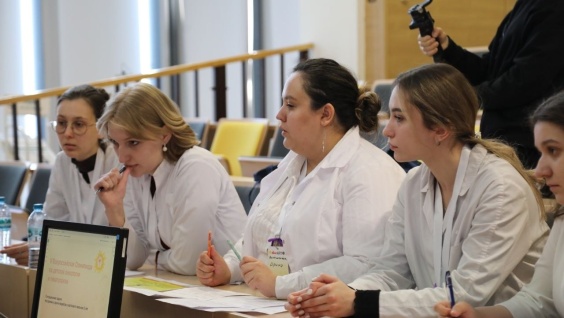 Студентка Амурской государственной медицинской академии Елизавета Исущенко приняла участие в финале Всероссийской олимпиады по детской онкологии и гематологии