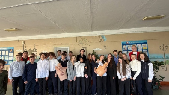 Акцию "Ярмарка здоровья" провели сегодня в одной из школ города волонтеры-медики