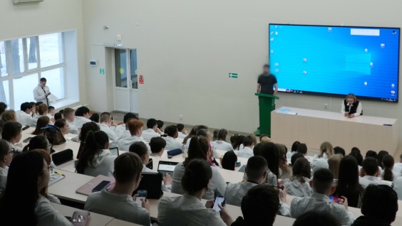 Второкурсники Амурской ГМА поговорили с действующим участником СВО