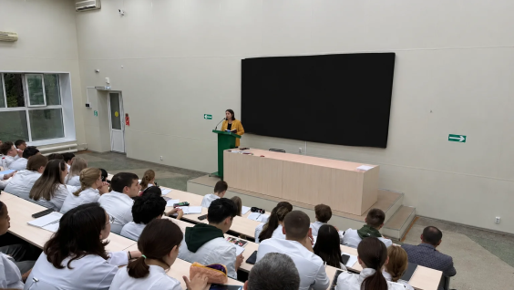 На третьем курсе прошло курсовое собрание с деканом лечебного факультета