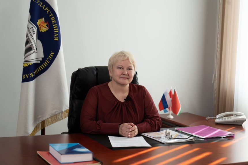 Поздравление ректора с 8 марта.