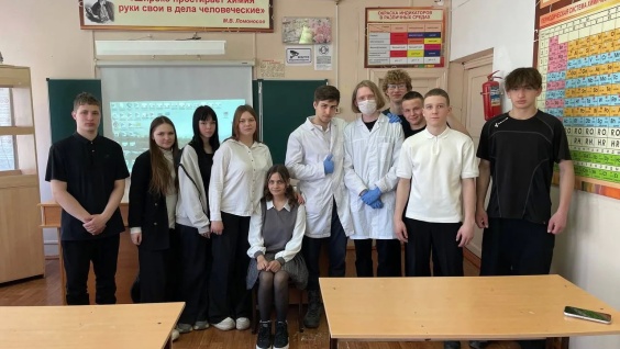 Студенты второго курса Амурской ГМА научили школьников села Константиновка накладывать повязки и жгуты