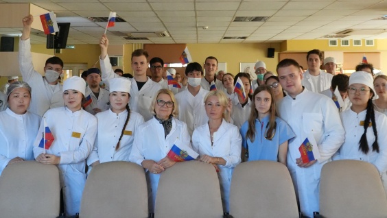 Студенты третьего курса Амурской ГМА поговорили про символы России