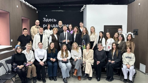 Семья в молодости. Создать нельзя отложить