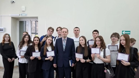 В Амурской ГМА прошёл выпускной обучающихся медицинских классов