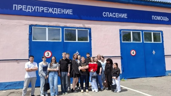 Студенты второго курса Амурской ГМА посетили музей МЧС и пожарную часть
