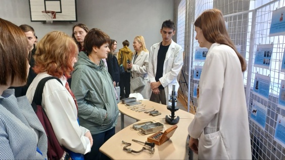Выставку, посвященную медицинским изобретениям времен Великой Отечественной войны, представила медакадемия в рамках конференции «Молодежь XXI века»