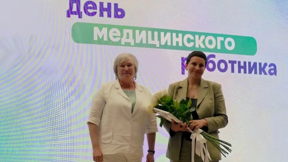 Почётные грамоты и благодарственные письма Амурской областной организации Профсоюза работников здравоохранения вручили сотрудникам Амурской ГМА в честь Дня медицинского работника
