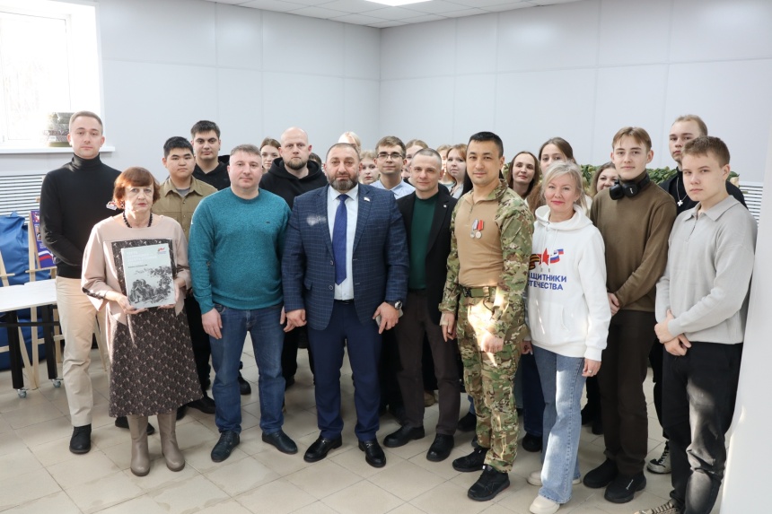 В патриотическом Центре «ВыZOV» состоялась презентация сборника стихов и рассказов участников СВО
