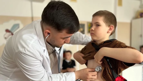 Профориентация нового формата: студенты Амурской ГМА рассказали школьникам Благовещенска о профессии врача