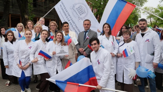 Амурская ГМА приняла участие в шествии трудовых коллективов в честь юбилея Благовещенска