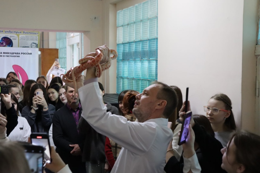 423 старшеклассника приехали на День открытых дверей в медакадемию
