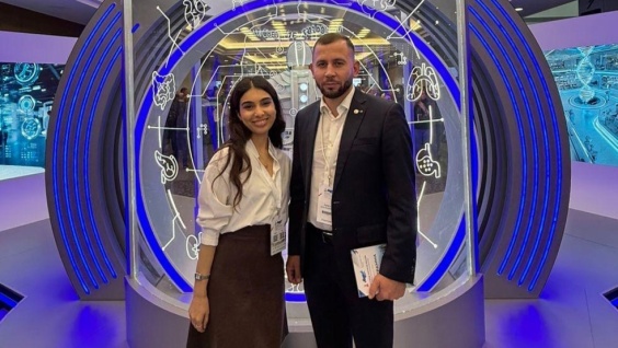 Доцент кафедры госпитальной хирургии с курсом детской хирургии Артем Заваруев принял участие в двух крупных медицинских конференциях