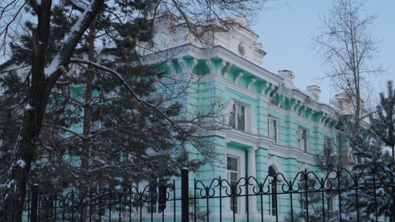 При поддержке губернатора Амурской области в Благовещенске восстанавливают историческое здание Амурской ГМА. Какие находки из прошлого уже обнаружили строители