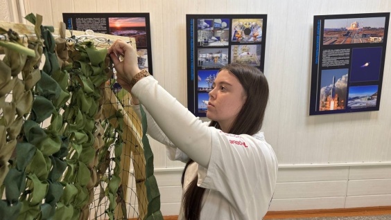 Студенты Амурской ГМА подготовили к отправке в зону СВО маскировочную сеть