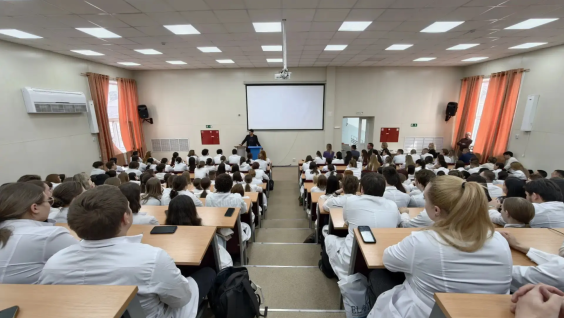 Встреча руководства вуза со студентами 4 курса состоялась сегодня в медакадемии