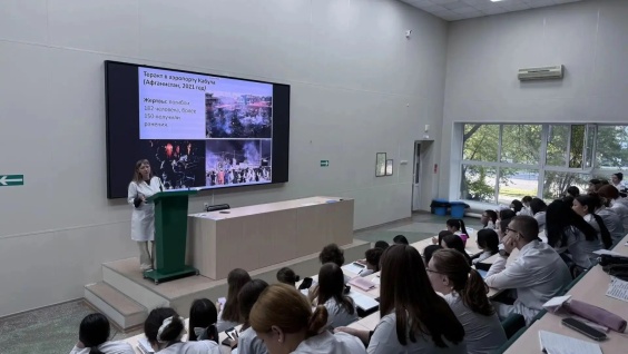 Преподаватели кафедры травматологии с курсом медицины катастроф провели беседу о международном терроризме со студентами 2 курса