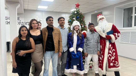 Новогодняя елка для иностранных студентов состоялась в Амурской медакадемии