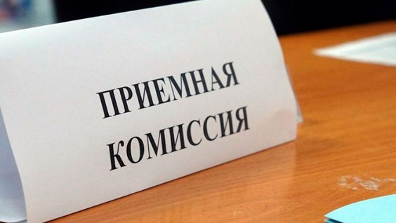 Представитель Минздрава Амурской области консультирует абитуриентов по вопросам целевого обучения