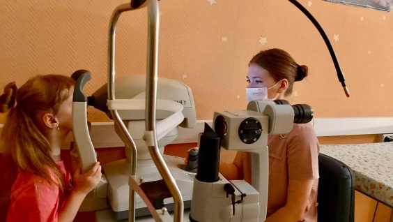 Студенты второго курса отрабатывают на практике навыки среднего медицинского персонала