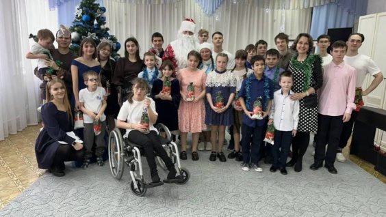 Спасательная операция «Дедушка Мороз»: как студенты-медики создали новогоднюю сказку в Благовещенском детском доме