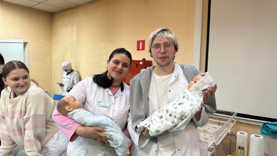 Первокурсники педиатрического факультета делятся впечатлениями от первой учебной практики.