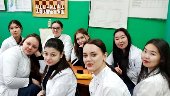 Студенты четвёртого курса сразились в интеллектуальной дуэли