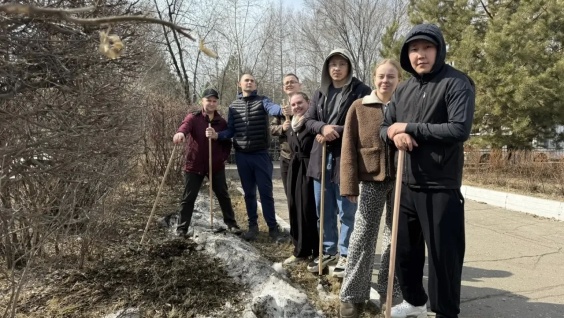 Четвёртый курс навёл порядок у главного корпуса Амурской ГМА