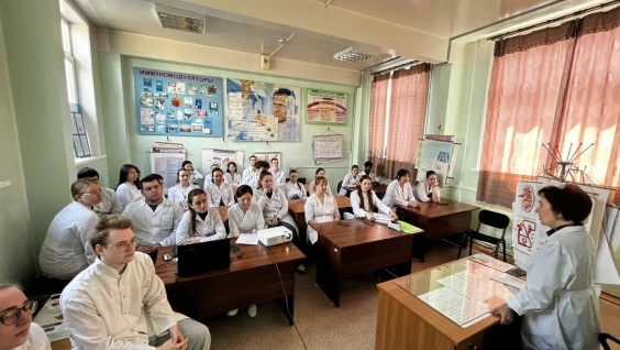 Круглый стол в память о героях Великой Отечественной войны собрал студентов четвёртого курса на кафедре факультетской и поликлинической терапии