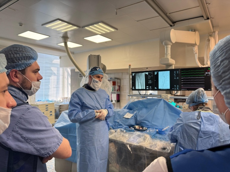 Мастер классы для сосудистых хирургов страны проводят в Клинике кардиохирургии Амурской медакадемии