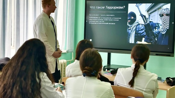 Тематическое обсуждение, посвященное анализу деструктивной идеологии на примере японской террористической организации
