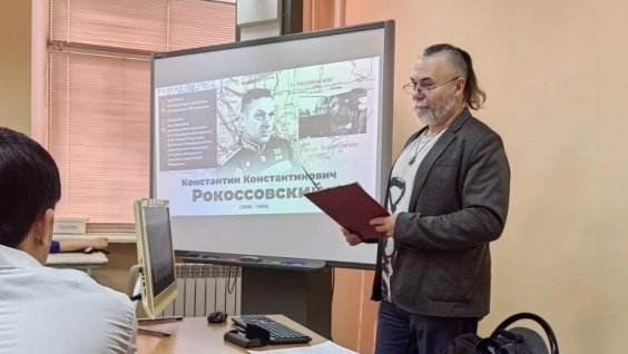 О героях Великой Отечественной войны поговорили с историком студенты Амурской ГМА