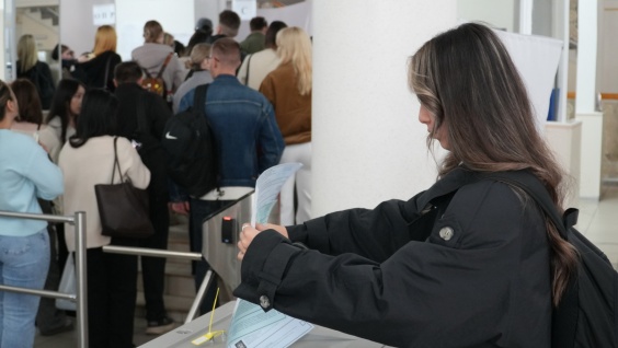 В здании главного корпуса Амурской ГМА ведёт работу избирательный участок № 341